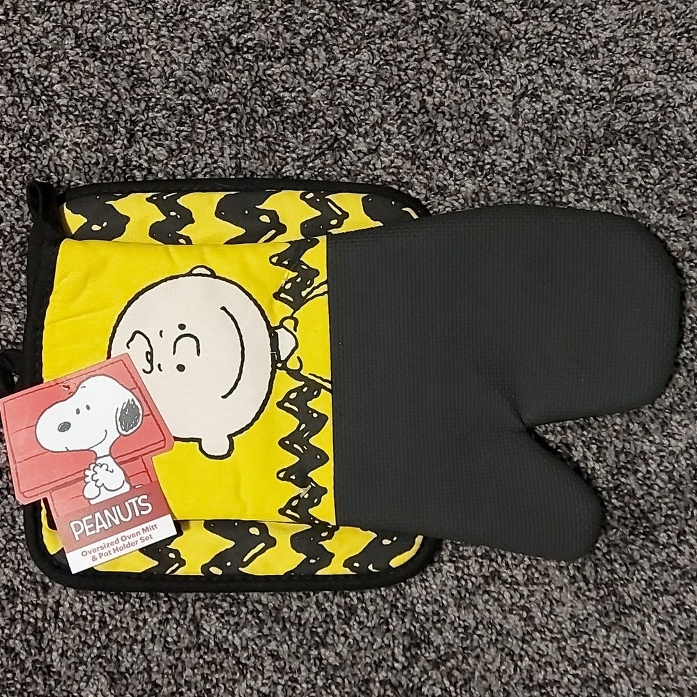 CLEAROUT❤️Peanuts Charlie Brown Oven Mitt Pot Holder Set Snoopy